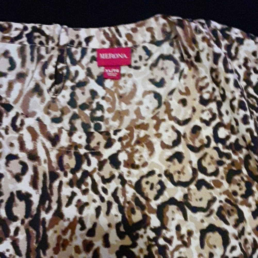 Short sleeve leopard blouse worn once